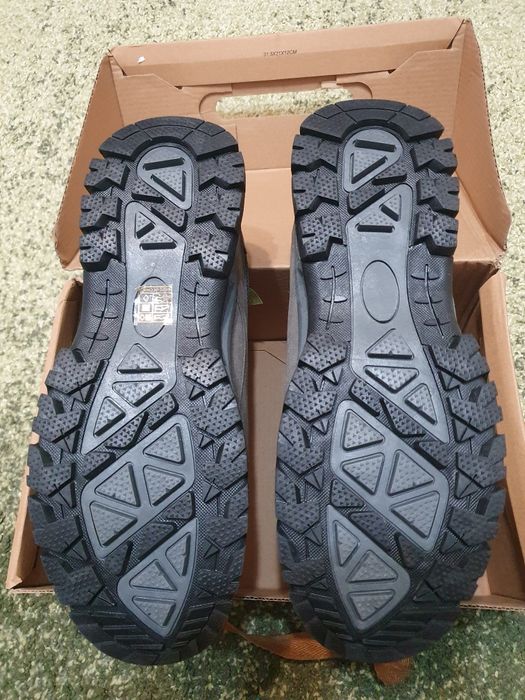 Pantofi noi 41-42
