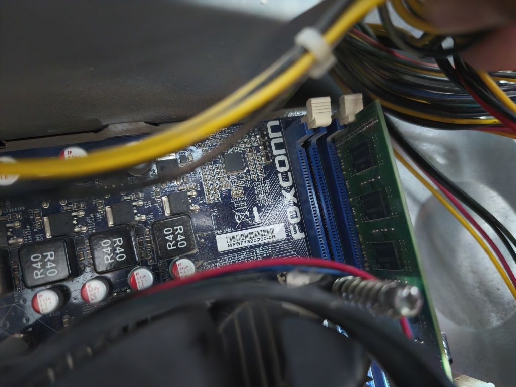 Полный комплект: Старый ПК (Foxconn + Xeon + DDR3) + Клавиатура + Мышь