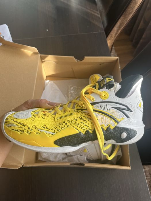 Pantofi baschet, volei , ATRA