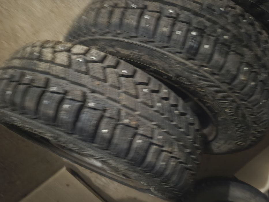 Комплект зимних шипованных резин с дисками оригинал фольксваген на 14