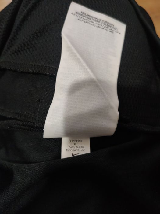 Bluza Nike mărimea XL persona înaltă