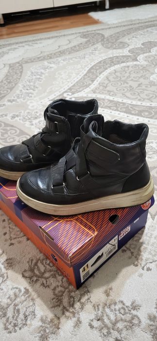 Продаю зимние сапожки