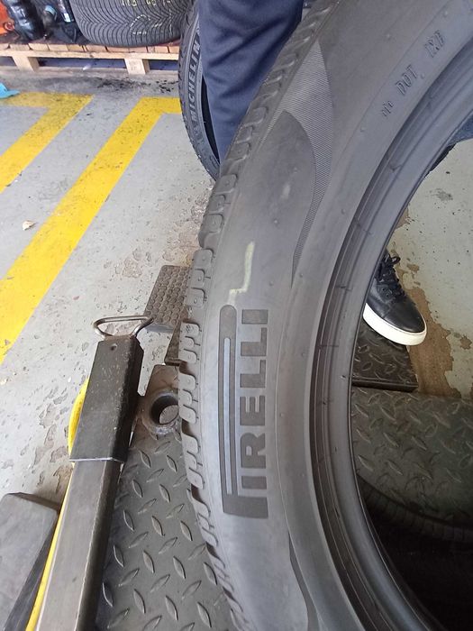 Vând anvelope Pirelli 235.50.19