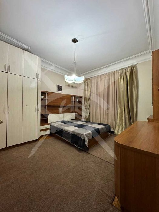 Дава се под наем Четиристаен апартамент в София, Център - 105 кв.м за 1000 € - Снимка #1