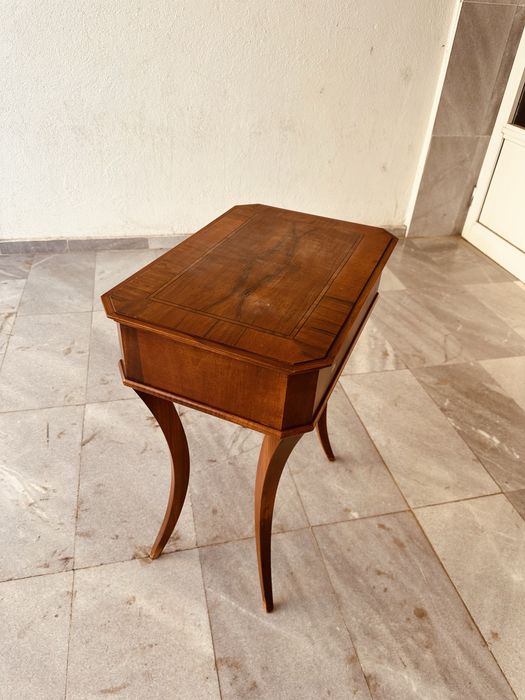 Антикварна писалищна маса / тоалетка с изтегляща се плоскост