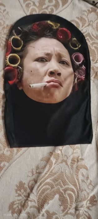 Маска девушки с сигарой