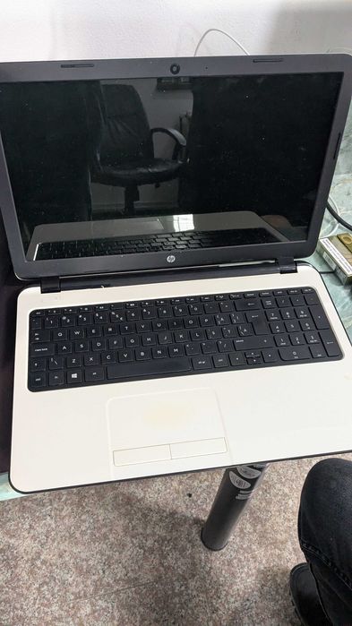Laptop HP 15 functional - cititi descrierea