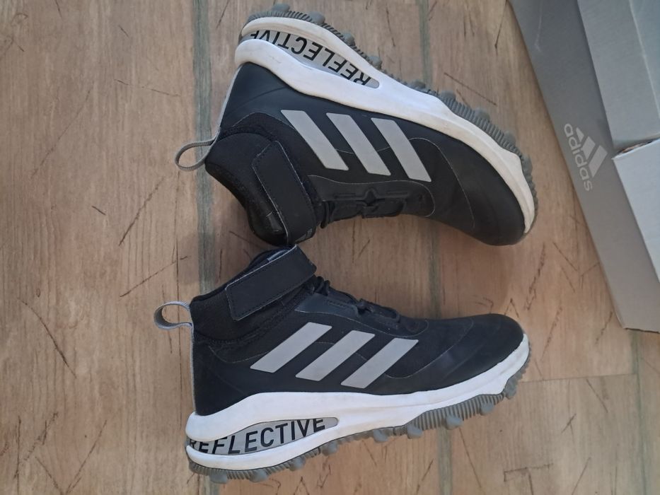 Adidas оригинални боти 36номер