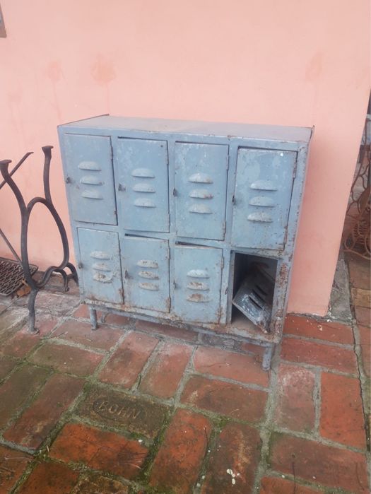 Vand dulap cu 8 sertare