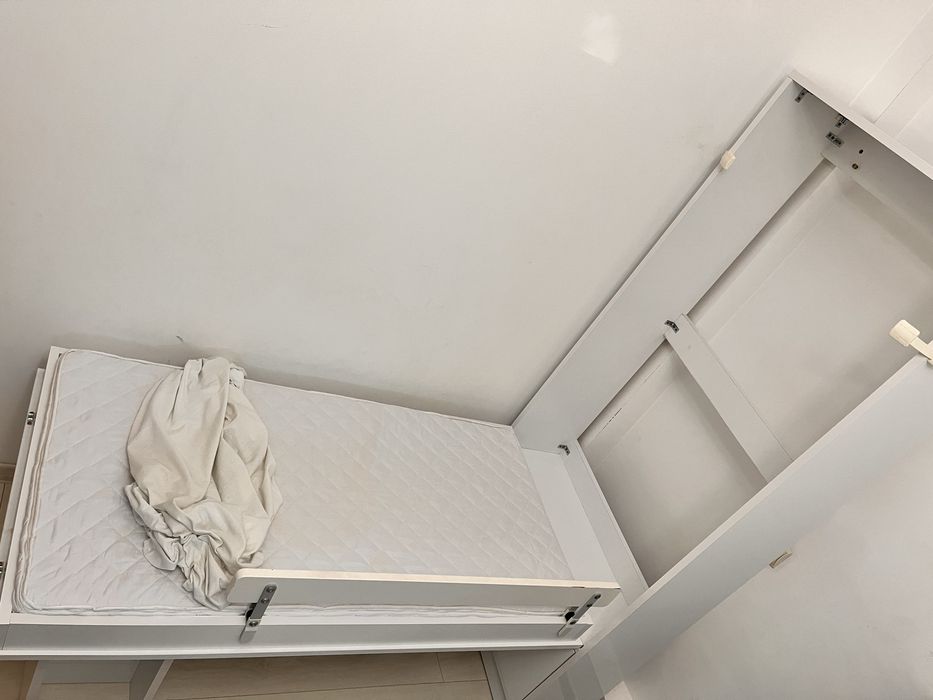 Pat copii rabatabil vertical pe perete