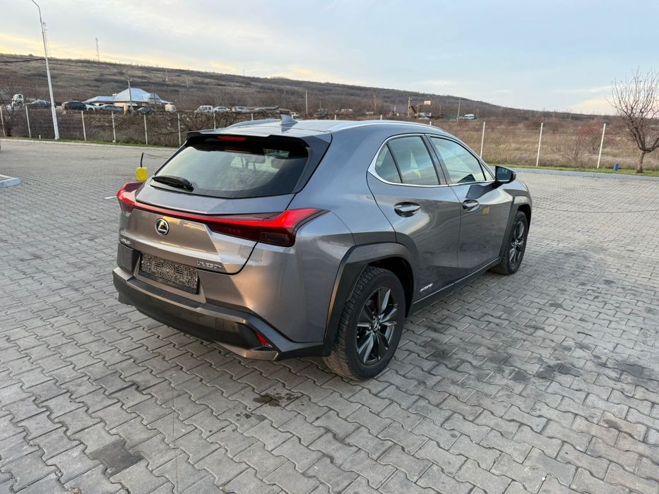 LEXUS UX 2020/2.0 hybrid 184 cp/Automată/Tracțiune 4×4/Impecabilă