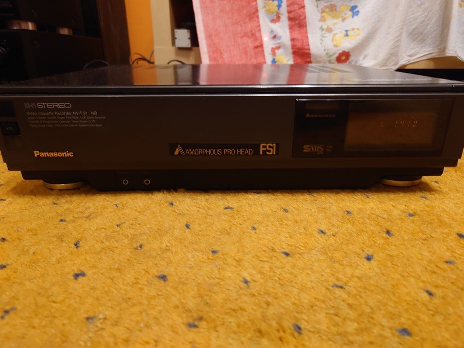 Vând videorecorder Panasonic FS1 stereo