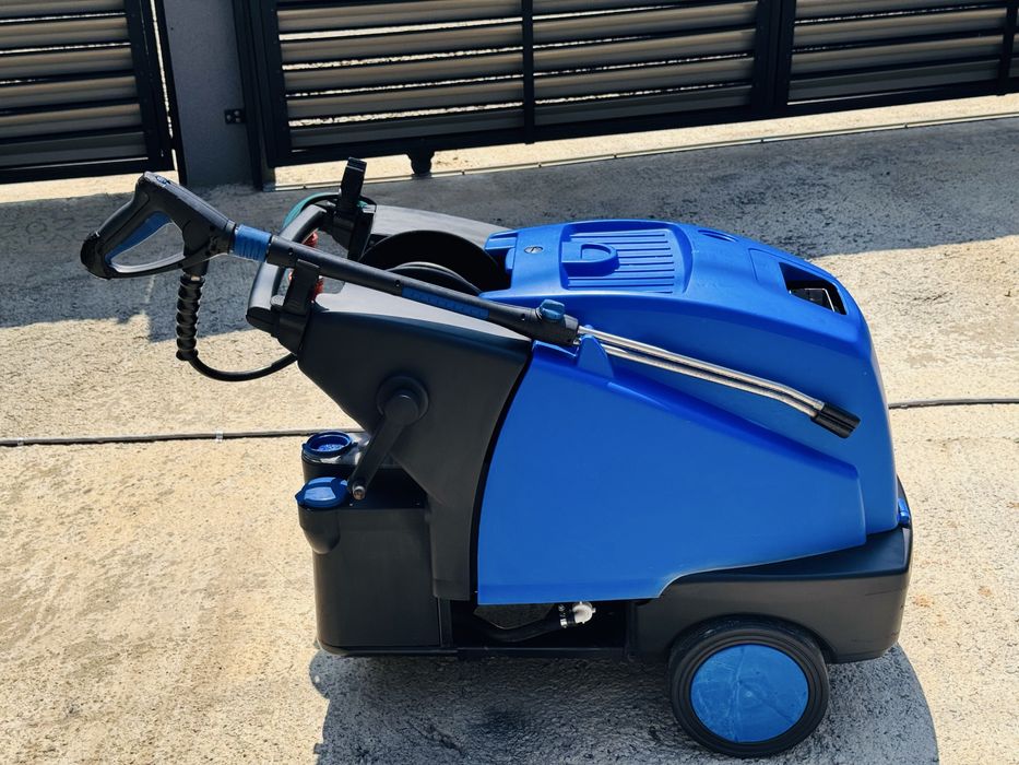 Aparat de curățat profesional NILFISK cu apă caldă MH-4M, 5.5kW, 380V