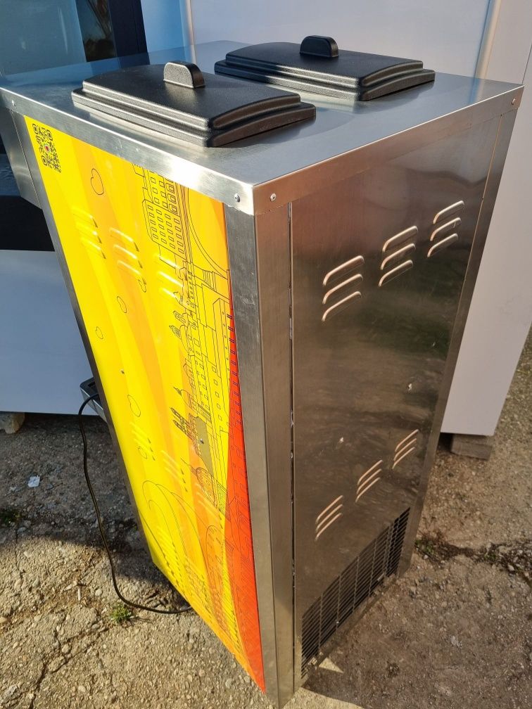 Mașină comercială de înghețată