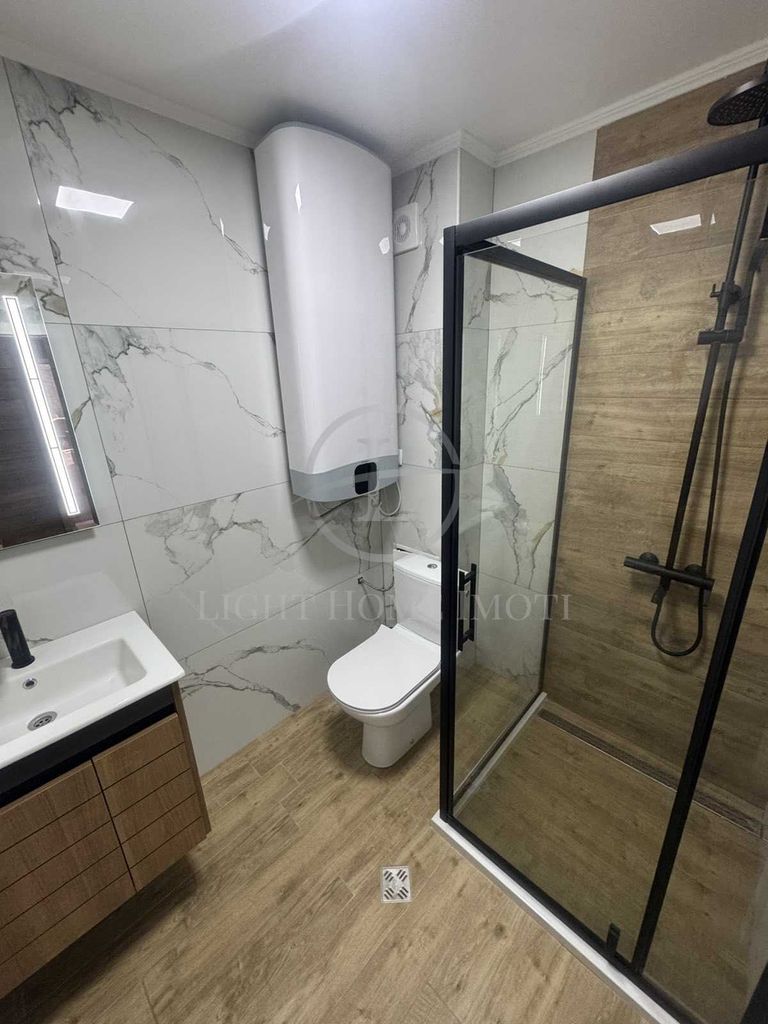 Продава се Тристаен апартамент в Пловдив, Кючук Париж - 115 кв.м за 1774 €/кв.м - Снимка #12