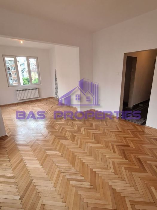 Продава се Тристаен апартамент в София, Център - 84 кв.м за 2798 €/кв.м - Снимка #3