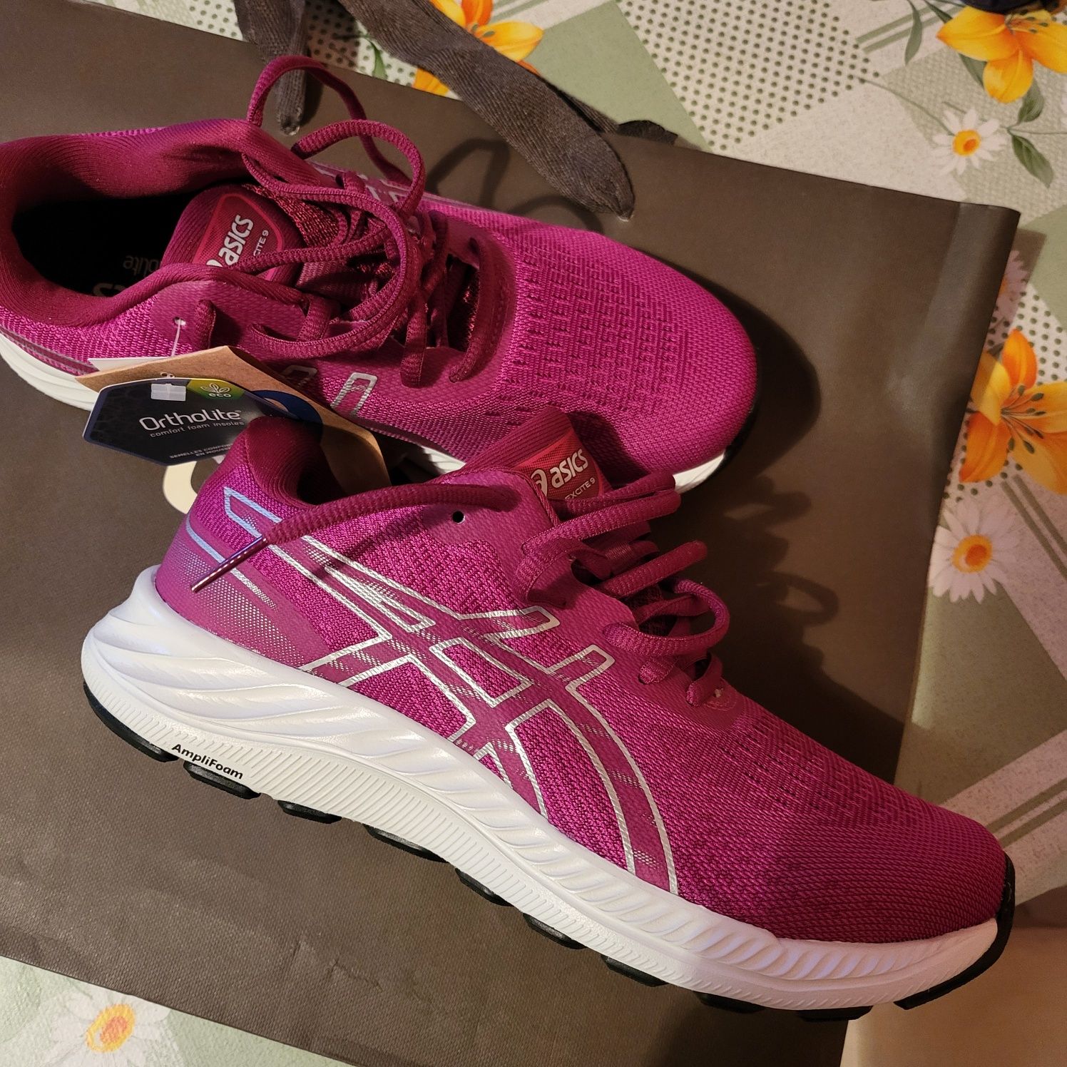 Маратонки на Asics