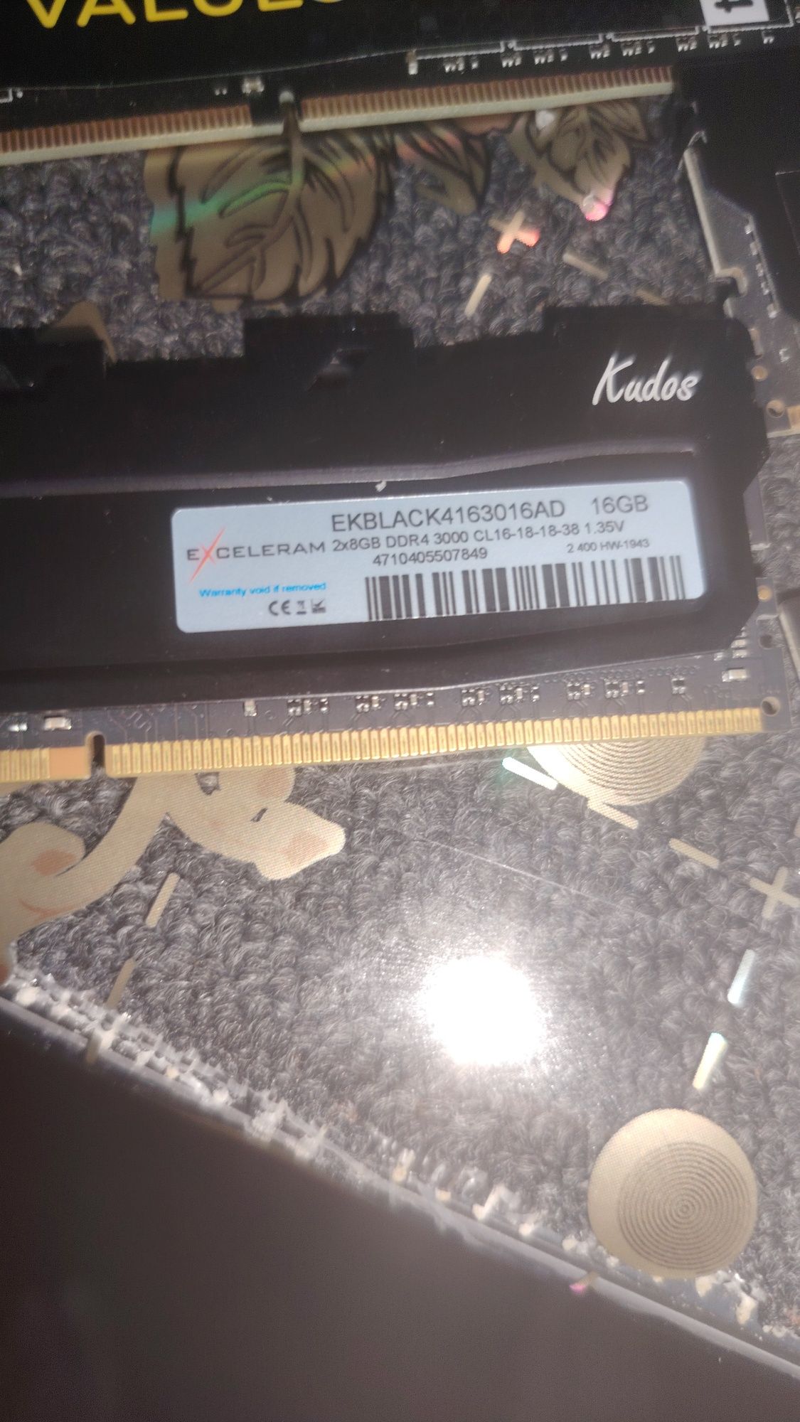 Se vinde toate la un loc plus o tastatura