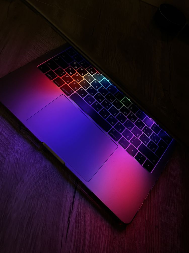 Apple Macbook 13 pro
