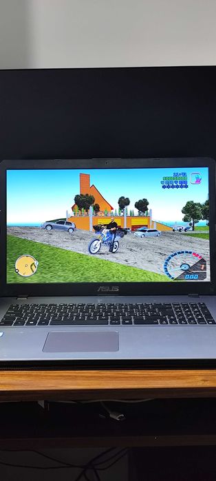 Vand Laptop Asus I3 8 GB ram DDr4 SSD 256 GB display 17.3 inch