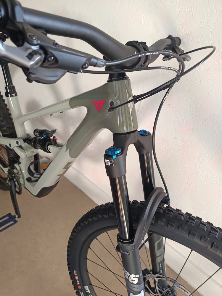 Bicicleta carbon full suspensie