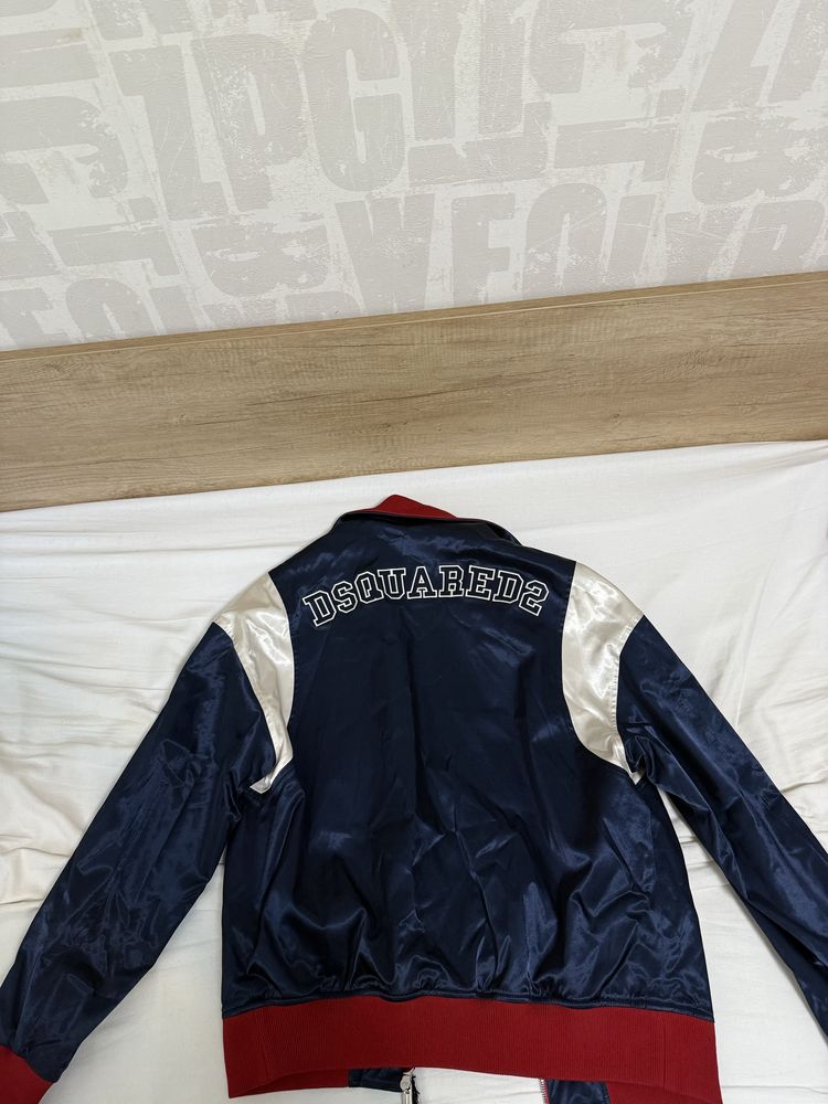 Яке Dsquared2.
