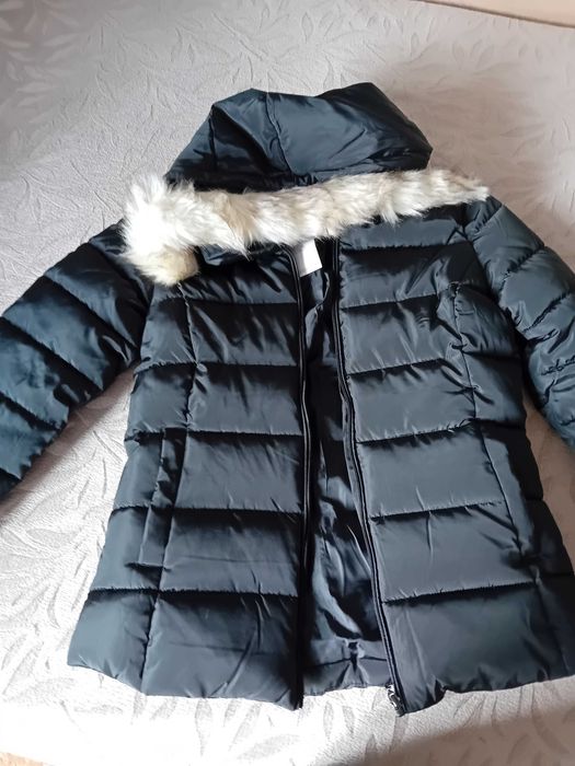 Дамско зимно яке чисто ново. Причината е голямо.