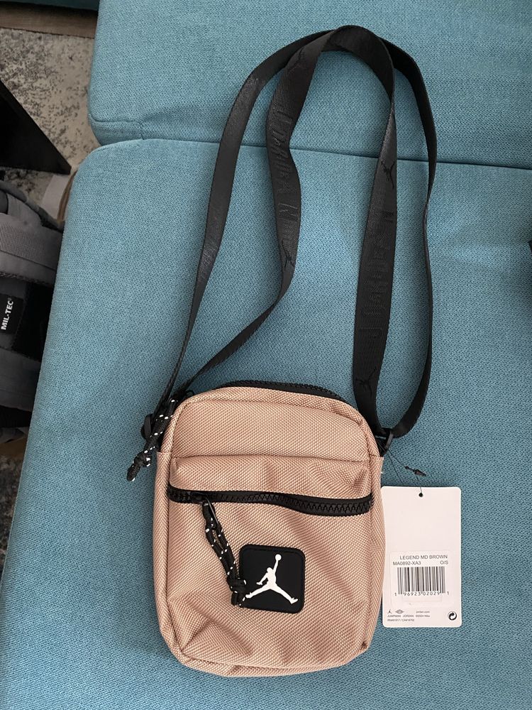 Tommy Hilfiger раничка оригинална Нова спортна чантичка nike jordan