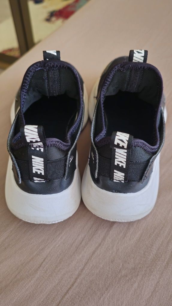 Продавам маратонки NIKE унисекс 38номер