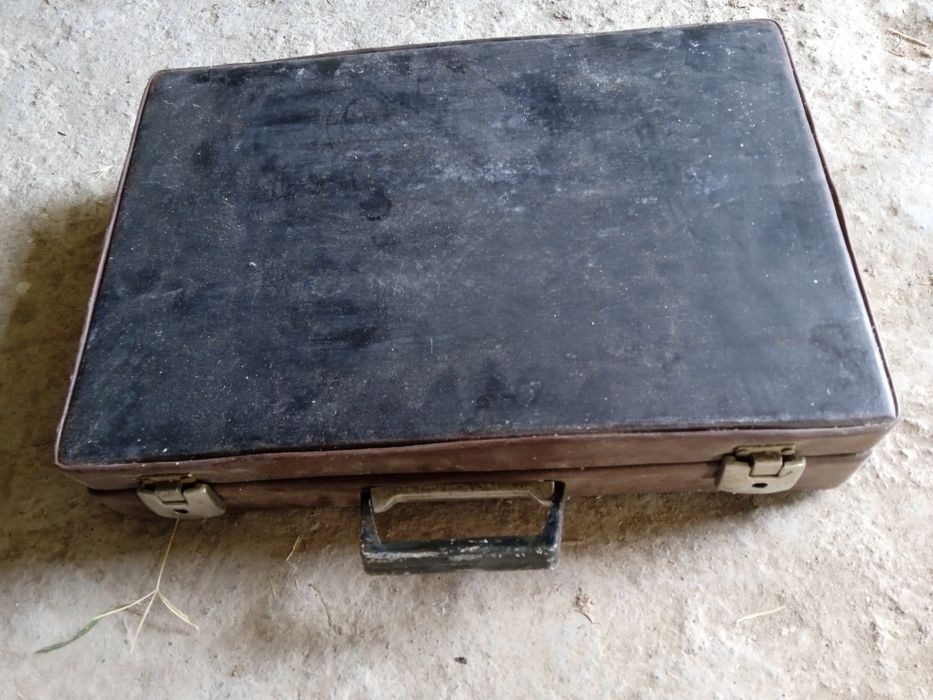 Продавам старо дипломатическо куфарче