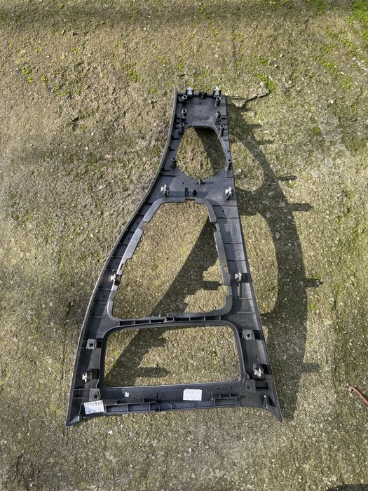 Лайсна средна конзола за БМВ е90.