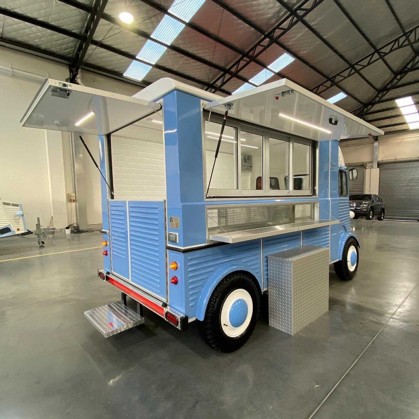 Мобилна кухня food truck FOOD TRAILER 4.6M