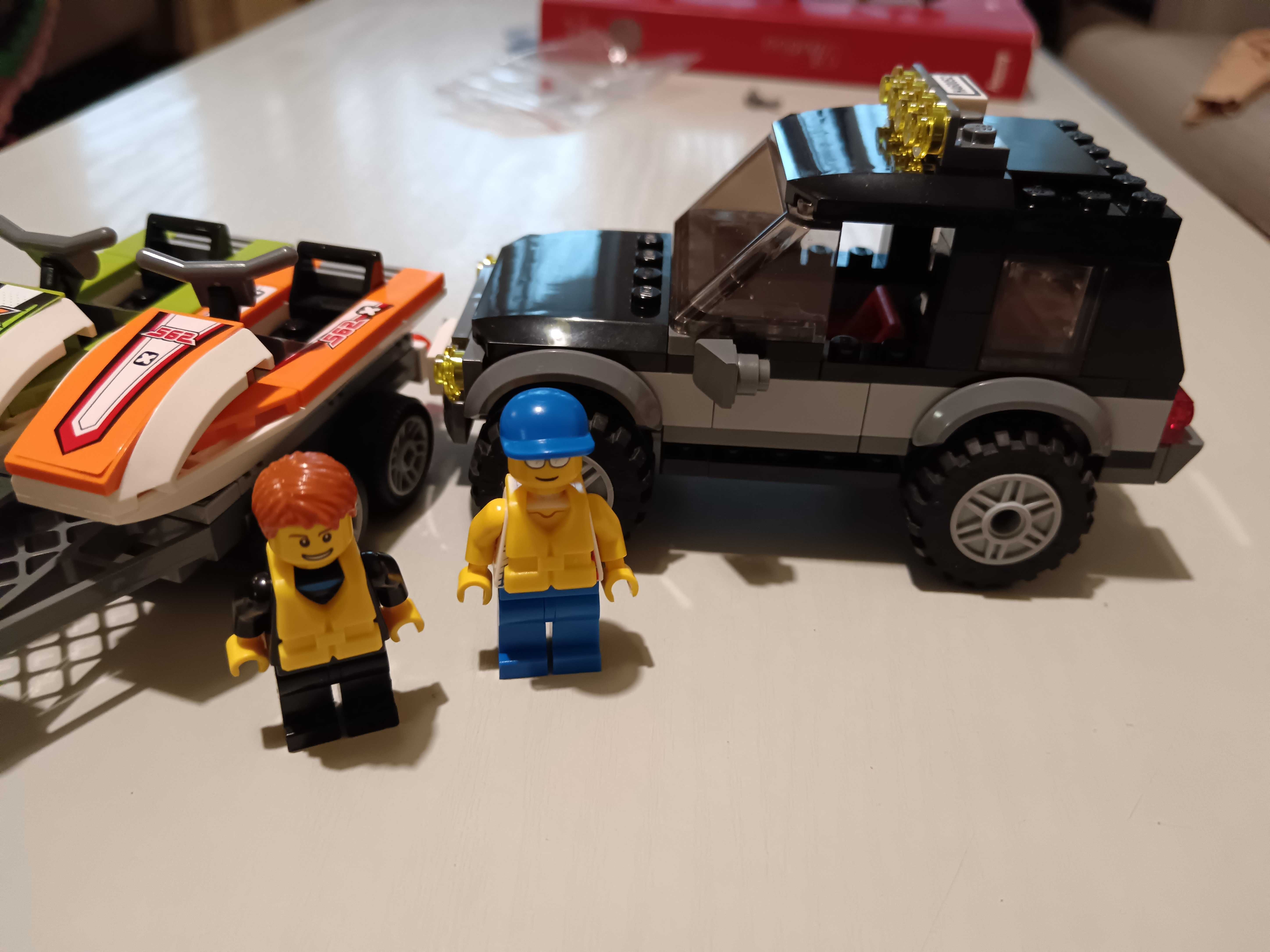Сет LEGO SUV with Watercraft /60058/