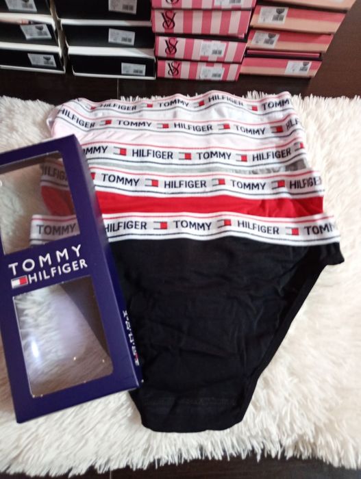 Комплект дамско бельо високо качество. По  5 броя в кутия.