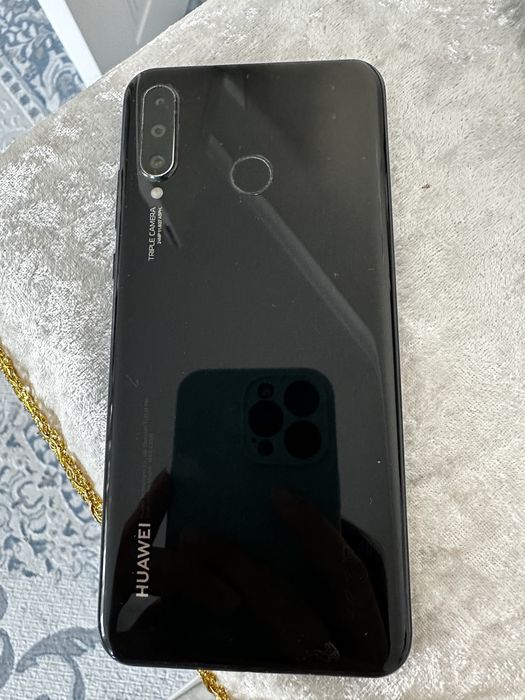 Huawei P30 Lite, 128GB, экран треснут, но работает отлично