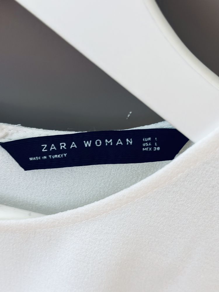 Bluza Zara măsura L, dar se potrivește si la M