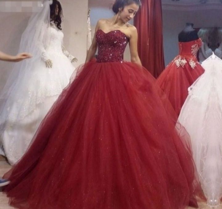 Вечерние платья.