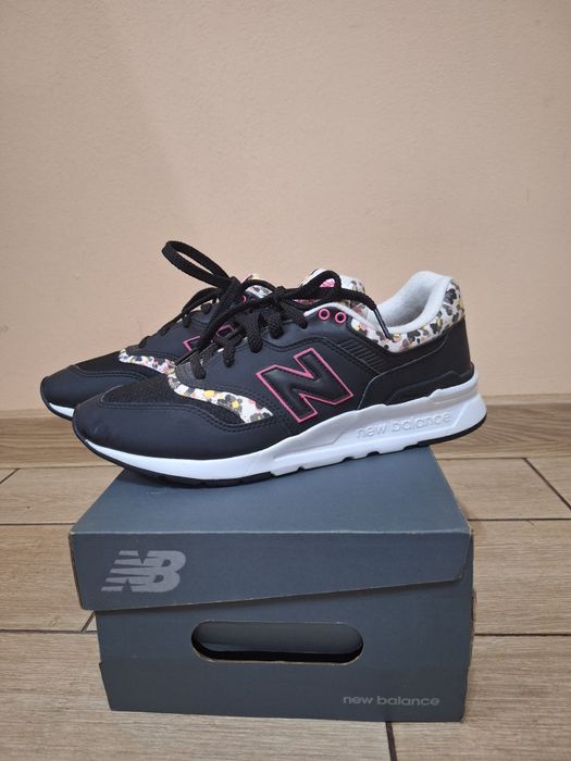 Нови дамски  маратонки New Balance номер  40,5