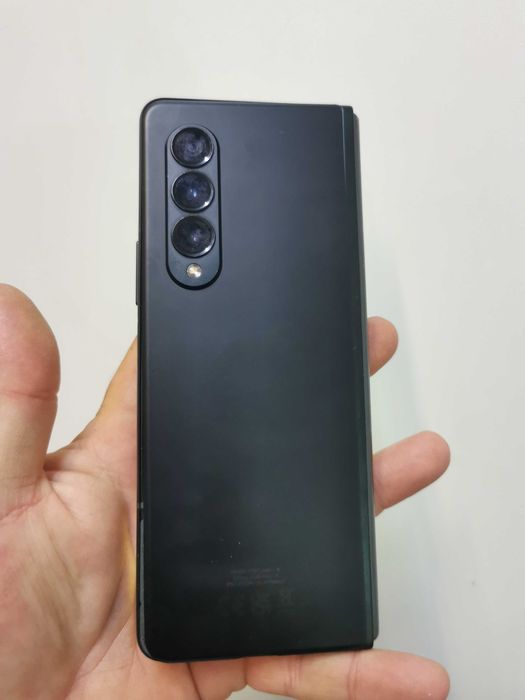 Samsung Galaxy Z Fold 3 Цял или на части
