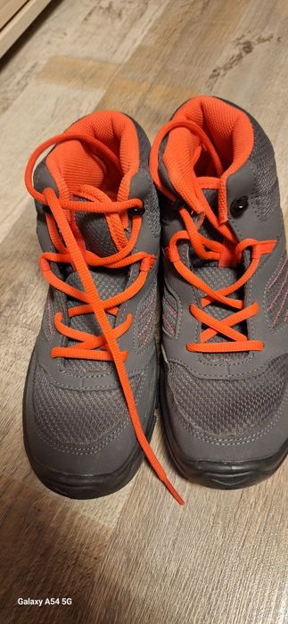 Детски боти на марката Decathlon