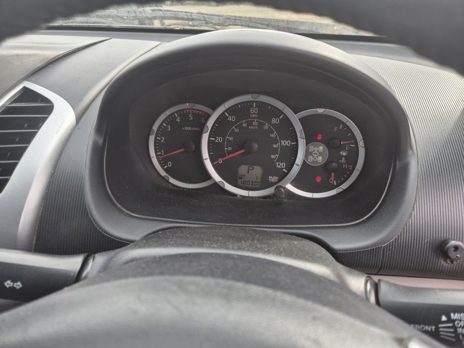 Mitsubishi L200 2.5 178 cp 2011 Automat volan dreapta