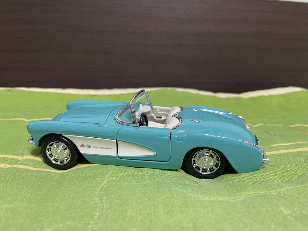 Мащабен модел Chevrolet Corvette 1957 1:24 Maisto