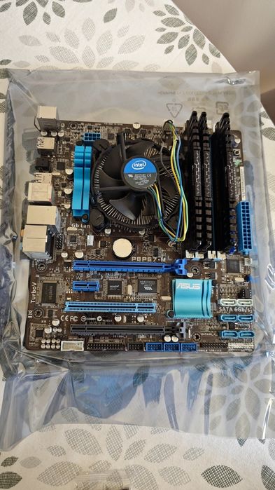 Sistem ASUS P8P67-M + Intel i3 3.33GHz + 12GB RAM +Video GTX660 192bit