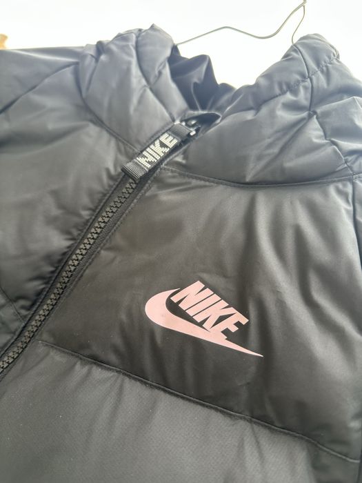 Продавам яке на Nike
