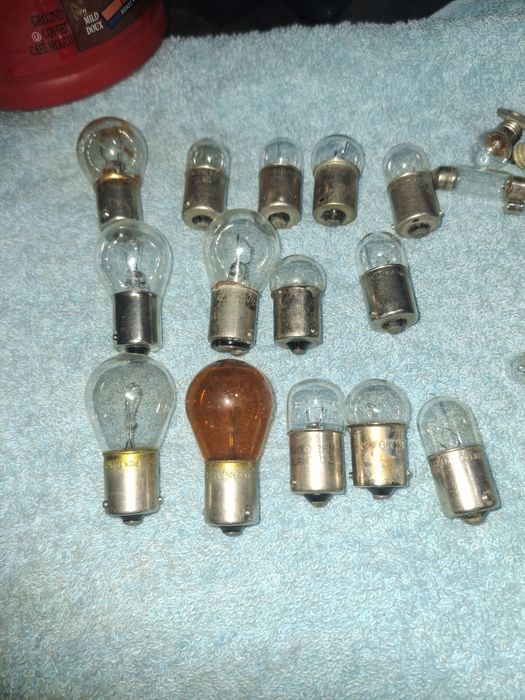 Becuri led si halogen auto sau moto