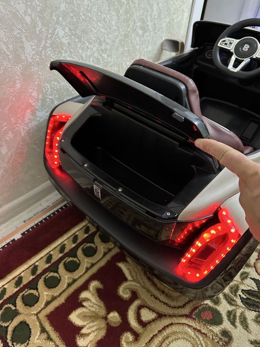 Продается детская машина Rolls-Royce