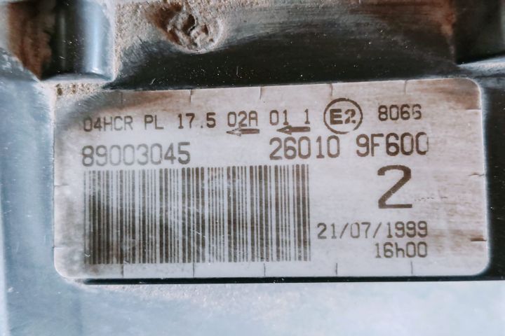 Far Dreapta cu o clema lipsa 89003045 Nissan Primera P11 (facelift)