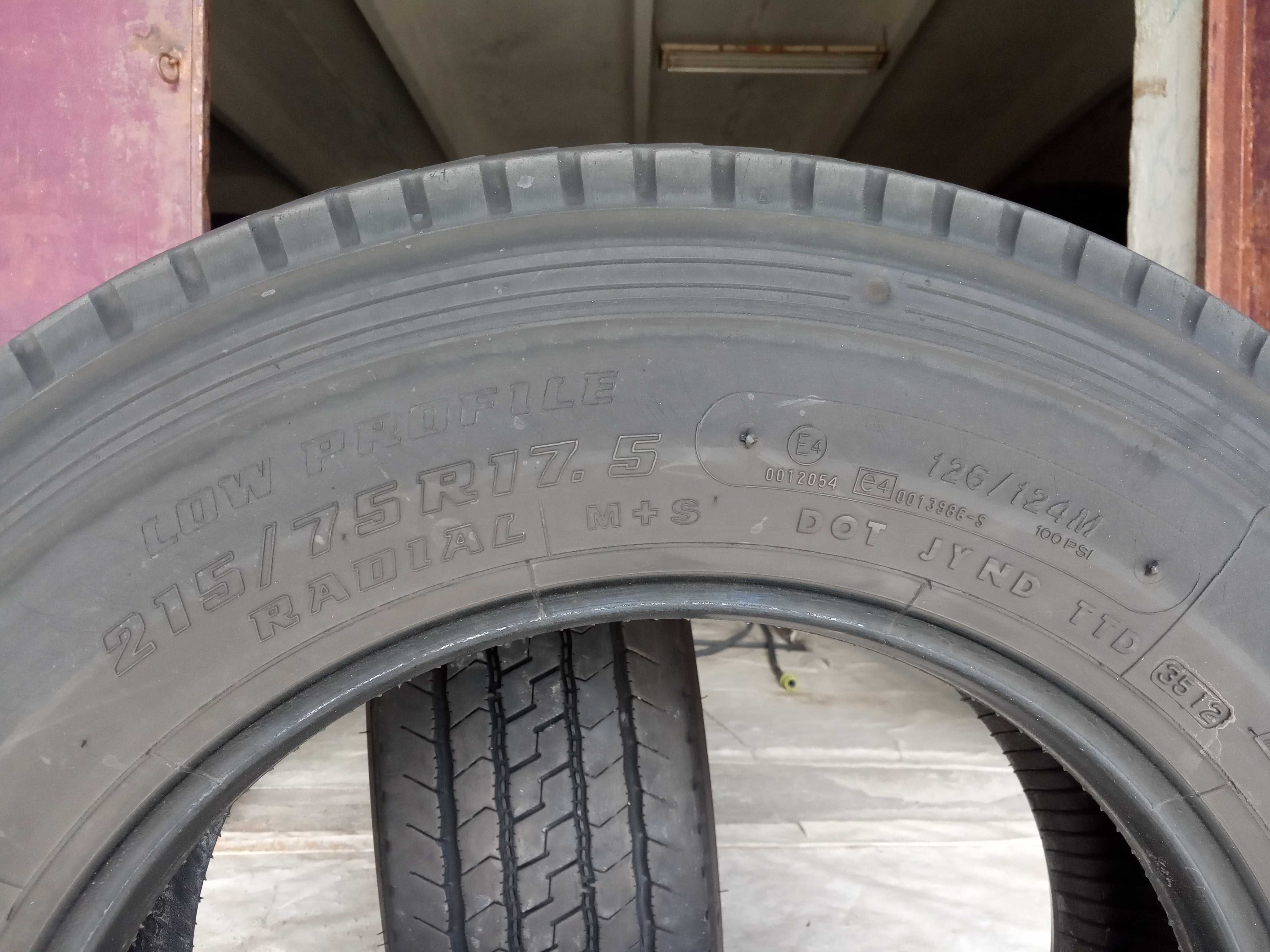 2 тежкотоварни гуми 215/75R17.5 Bridgestone M788 126/124M M+S