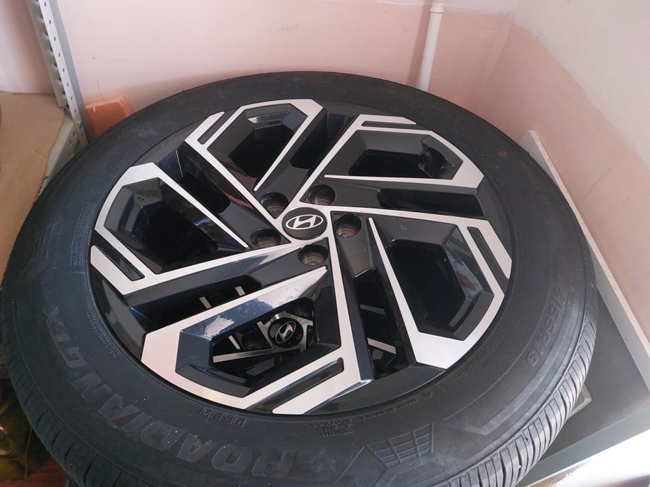 Продам шыны с дисками оригинал 19 размер, почти новые . Туксон 2025 г.