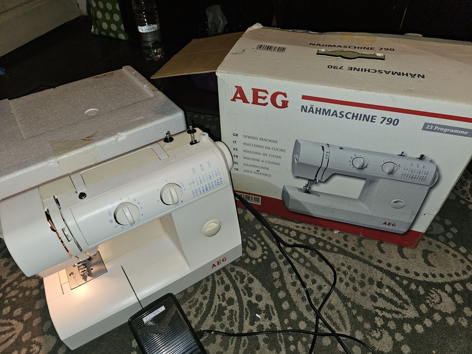 Masina de cusut noua neutilizata AEG 790 cu 23 de cusaturi